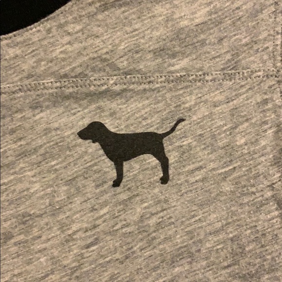 Pink tee shirt in gray with black sleeves - Picture 3 of 5